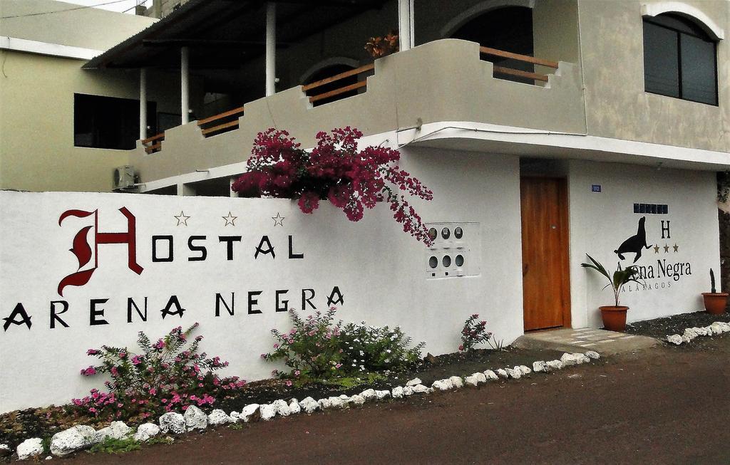 Hostal Arena Negra Puerto Ayora  Esterno foto