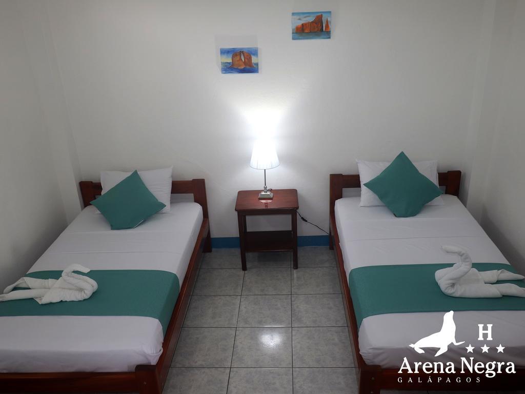 Hostal Arena Negra Puerto Ayora  Esterno foto
