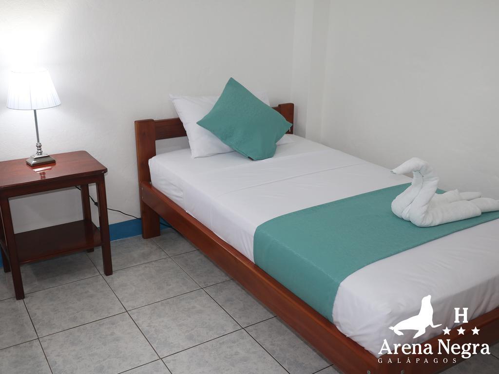 Hostal Arena Negra Puerto Ayora  Esterno foto