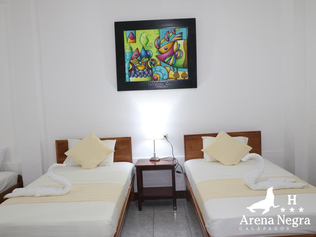 Hostal Arena Negra Puerto Ayora  Esterno foto