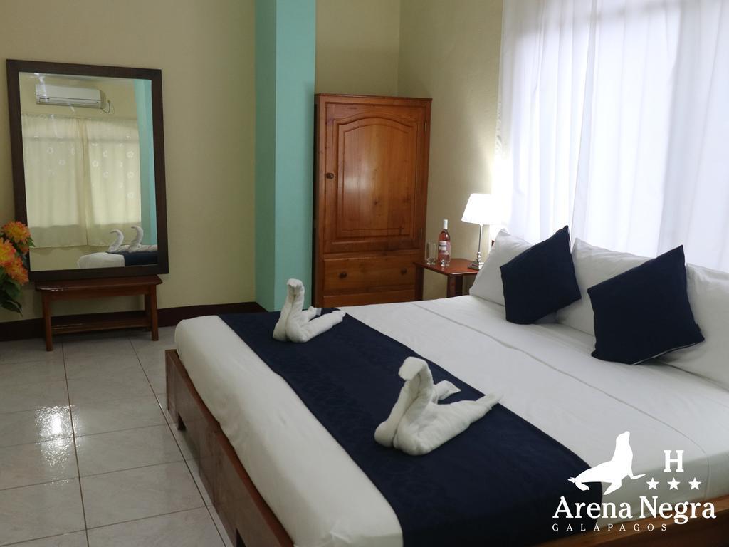 Hostal Arena Negra Puerto Ayora  Esterno foto