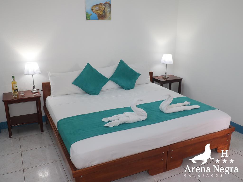 Hostal Arena Negra Puerto Ayora  Esterno foto