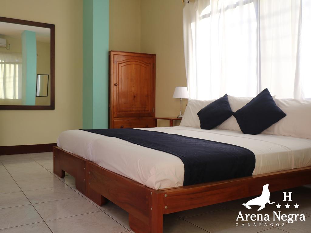 Hostal Arena Negra Puerto Ayora  Esterno foto