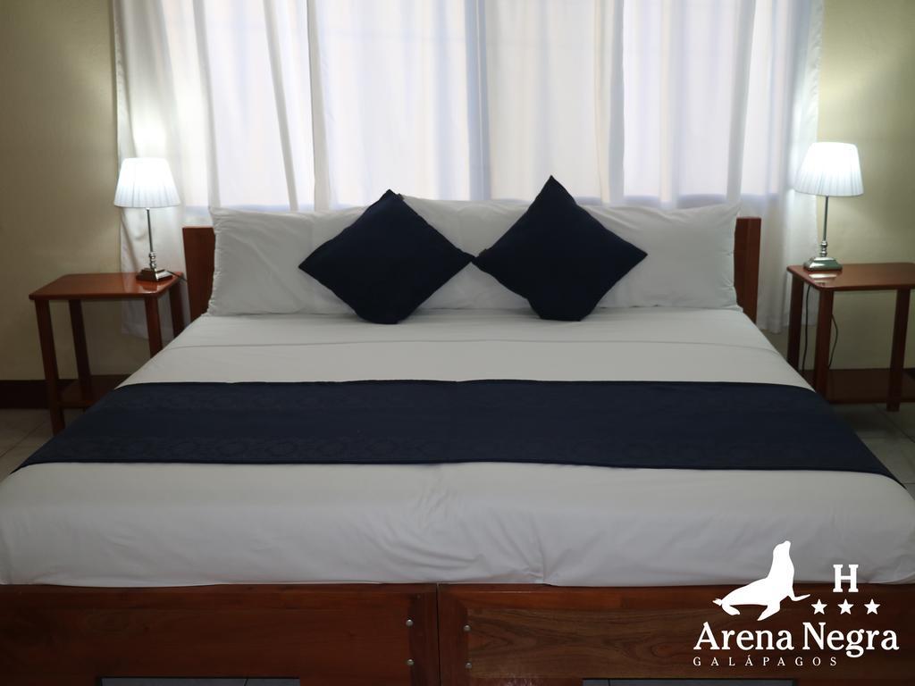 Hostal Arena Negra Puerto Ayora  Esterno foto