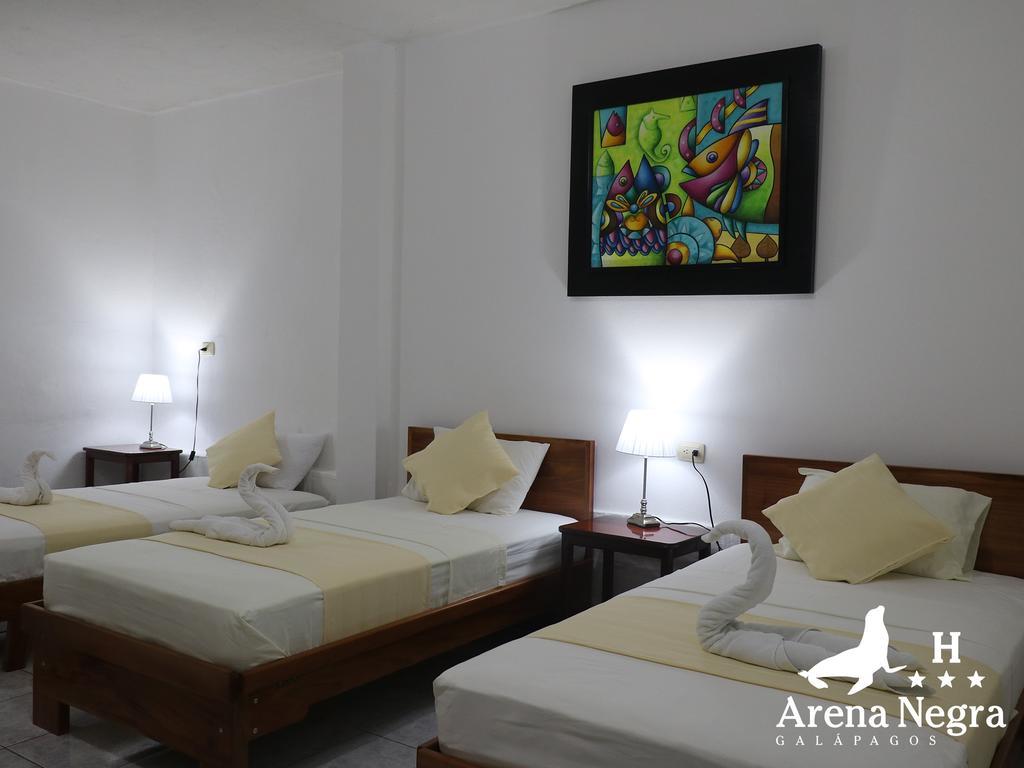 Hostal Arena Negra Puerto Ayora  Esterno foto