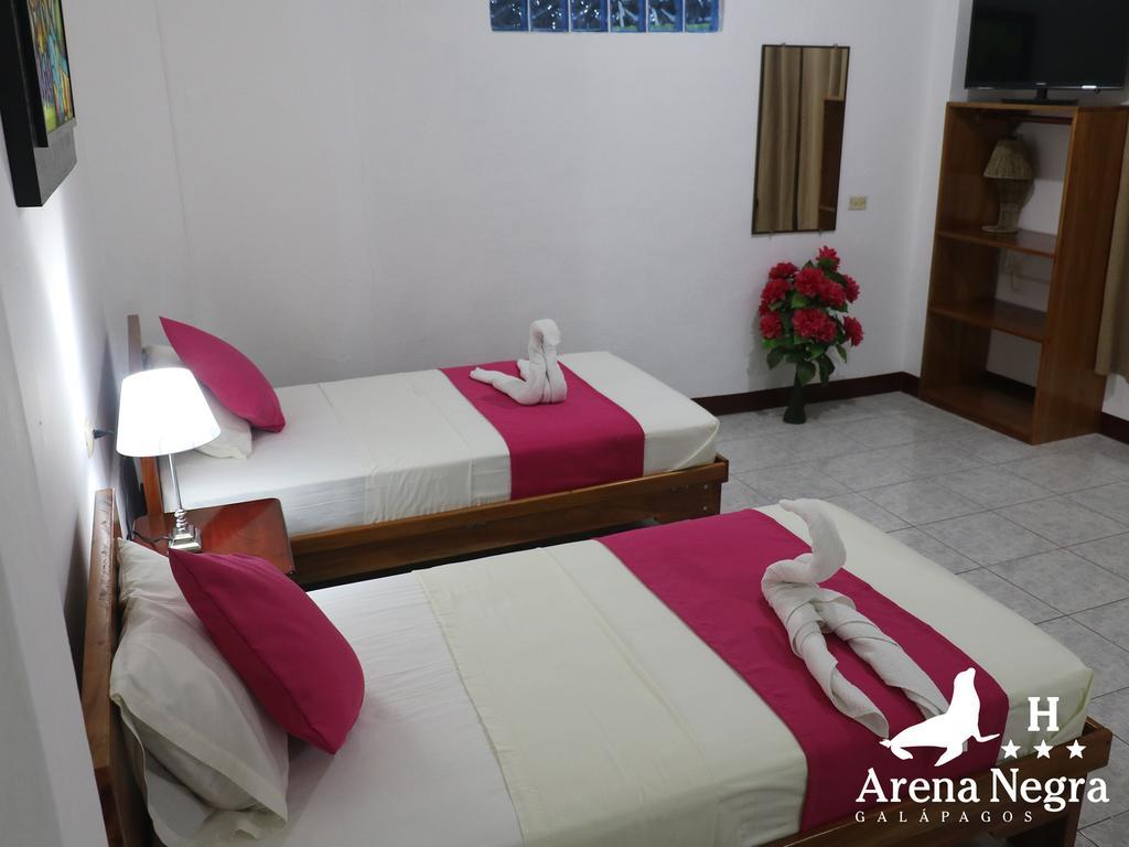 Hostal Arena Negra Puerto Ayora  Esterno foto
