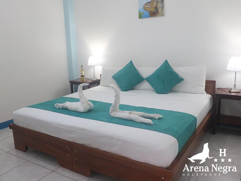 Hostal Arena Negra Puerto Ayora  Esterno foto