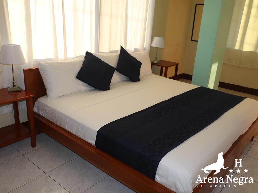Hostal Arena Negra Puerto Ayora  Esterno foto