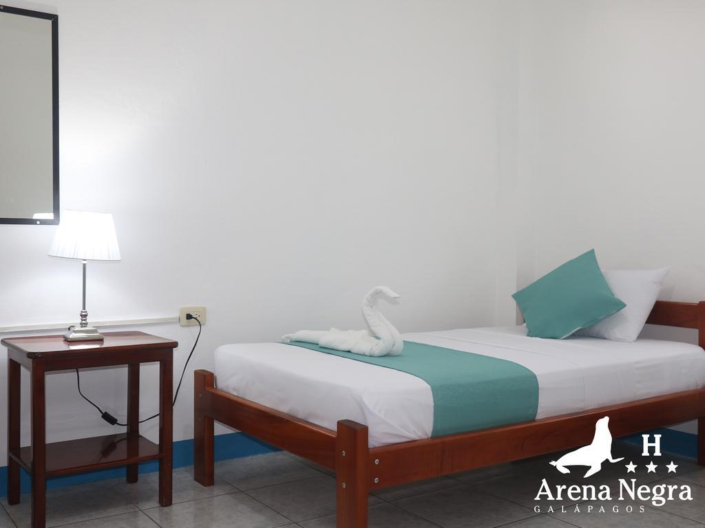 Hostal Arena Negra Puerto Ayora  Esterno foto