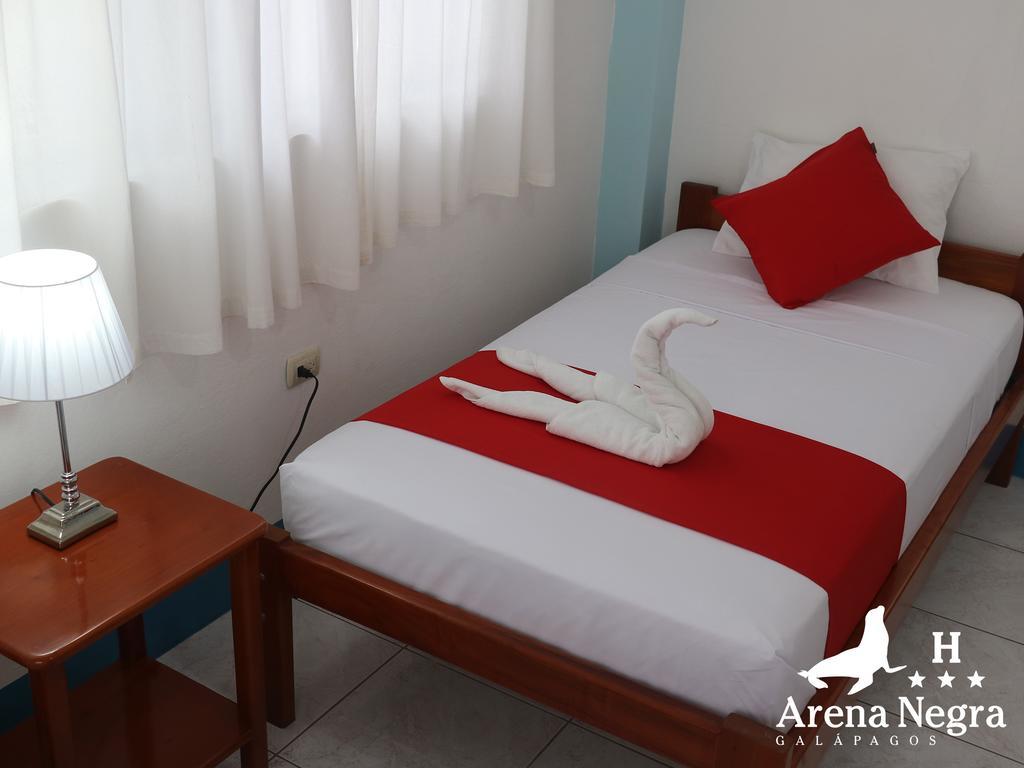 Hostal Arena Negra Puerto Ayora  Esterno foto