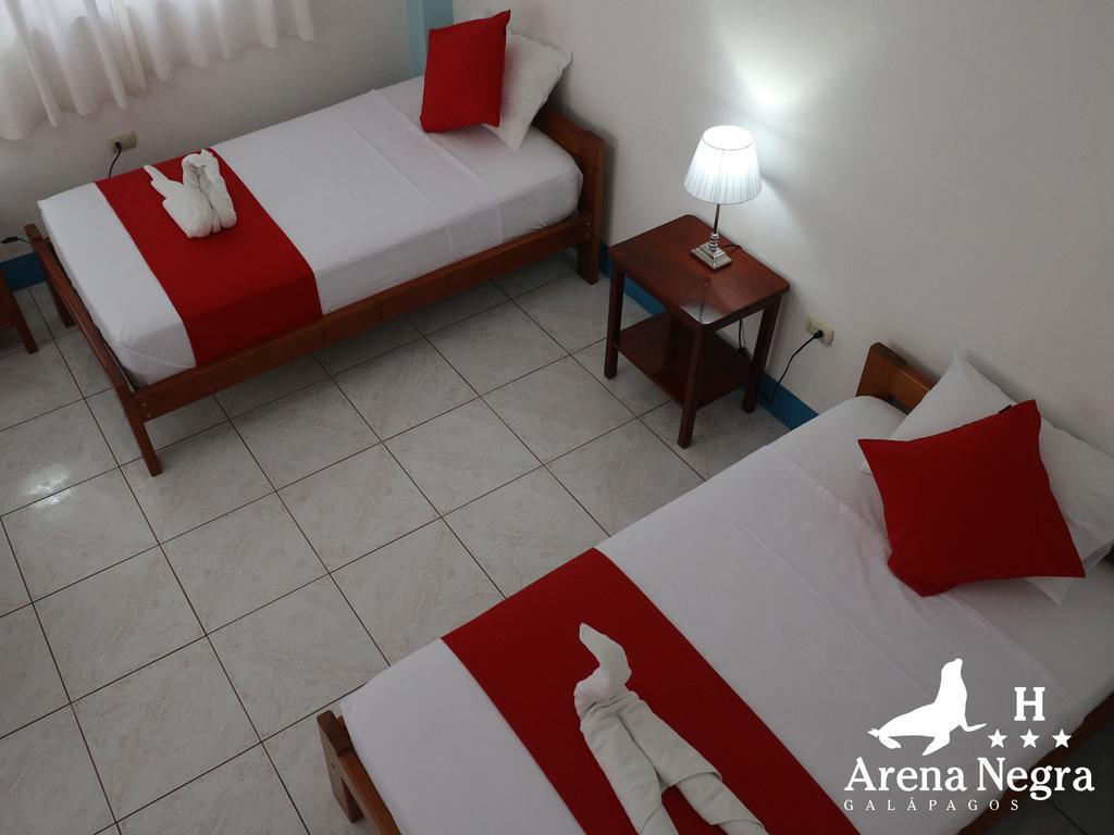 Hostal Arena Negra Puerto Ayora  Esterno foto