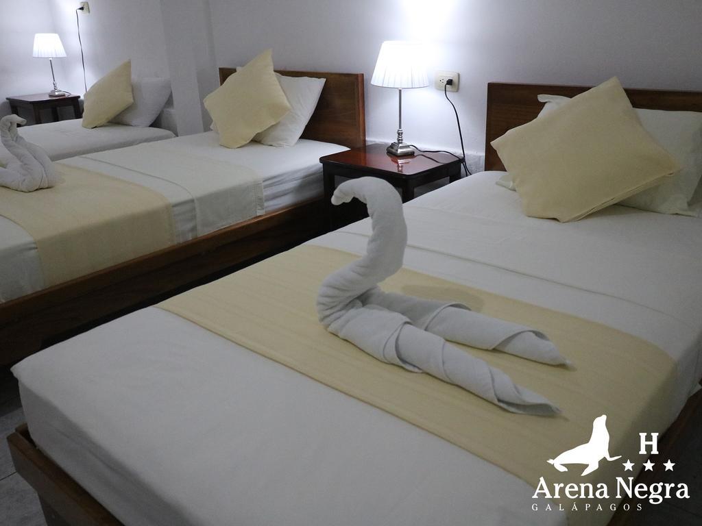 Hostal Arena Negra Puerto Ayora  Esterno foto
