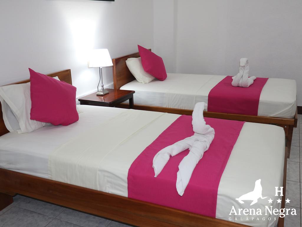 Hostal Arena Negra Puerto Ayora  Esterno foto