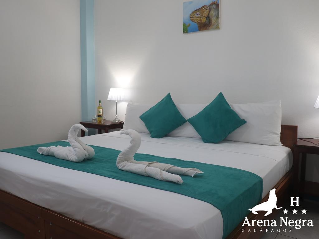 Hostal Arena Negra Puerto Ayora  Esterno foto