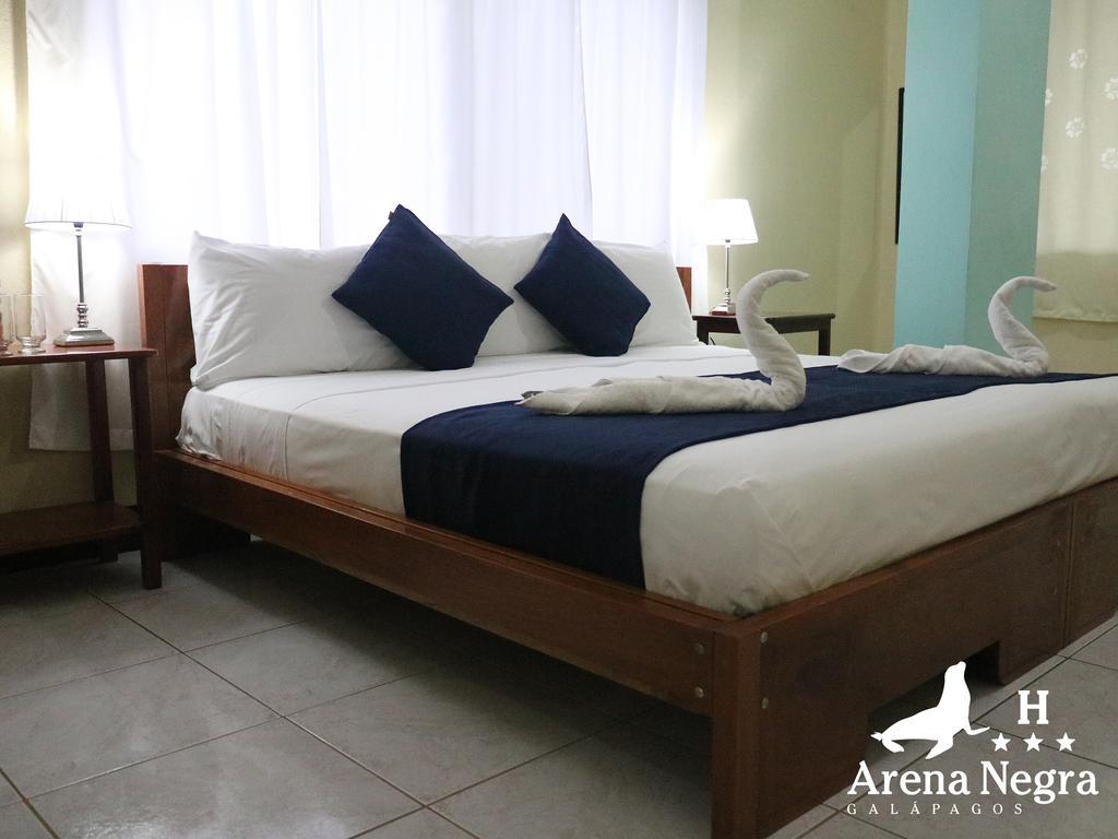 Hostal Arena Negra Puerto Ayora  Esterno foto