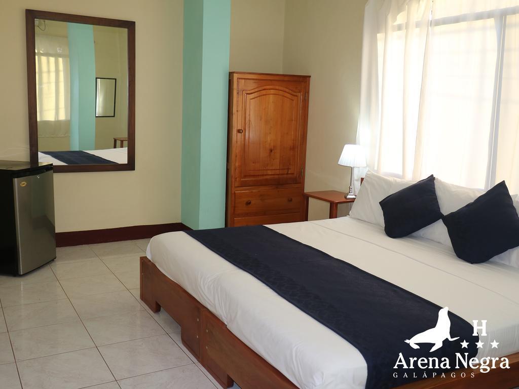 Hostal Arena Negra Puerto Ayora  Esterno foto