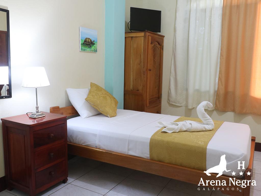 Hostal Arena Negra Puerto Ayora  Esterno foto