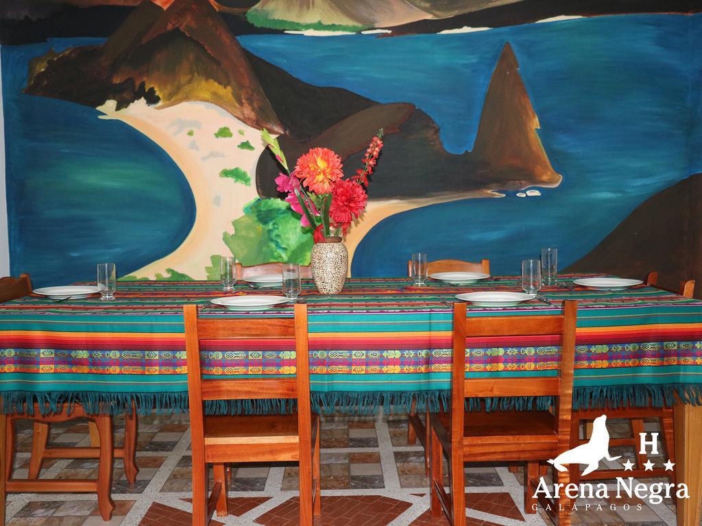 Hostal Arena Negra Puerto Ayora  Esterno foto