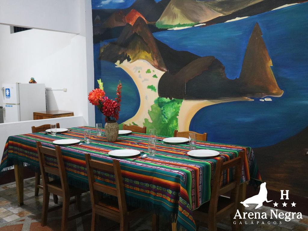 Hostal Arena Negra Puerto Ayora  Esterno foto