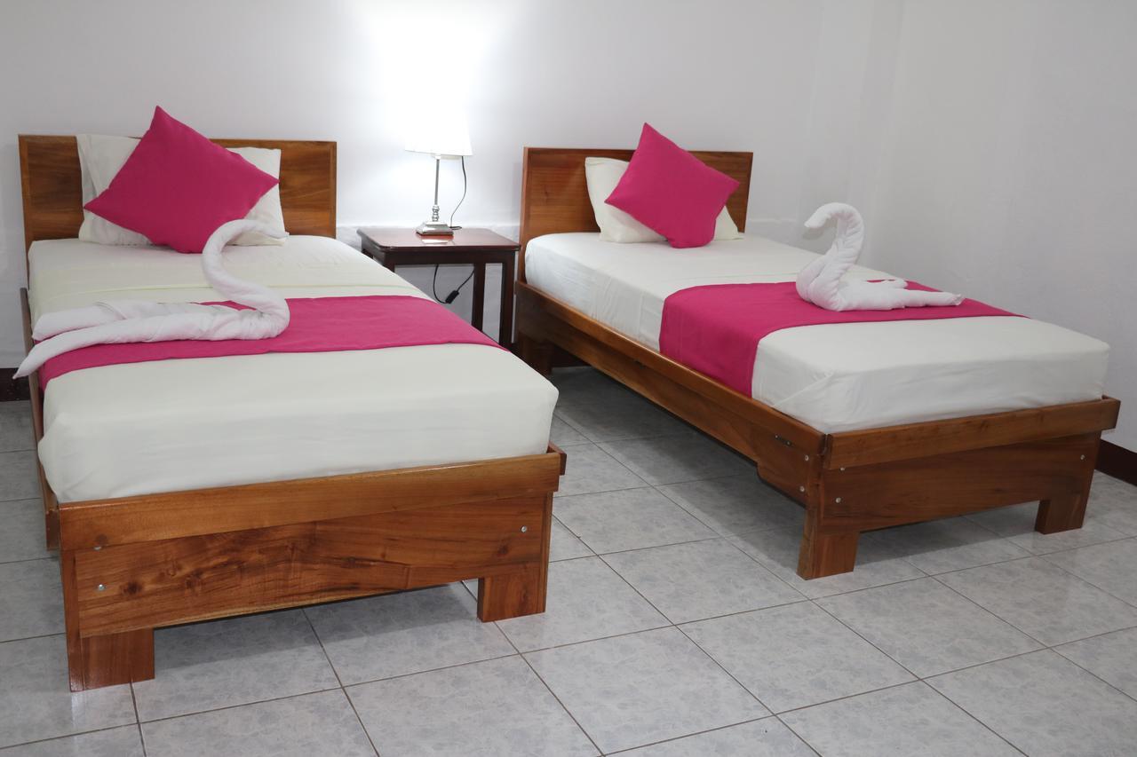 Hostal Arena Negra Puerto Ayora  Esterno foto