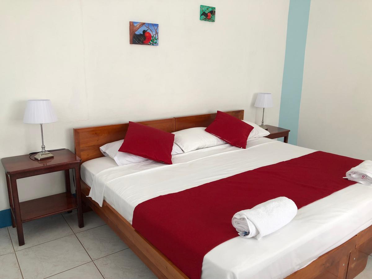 Hostal Arena Negra Puerto Ayora  Esterno foto