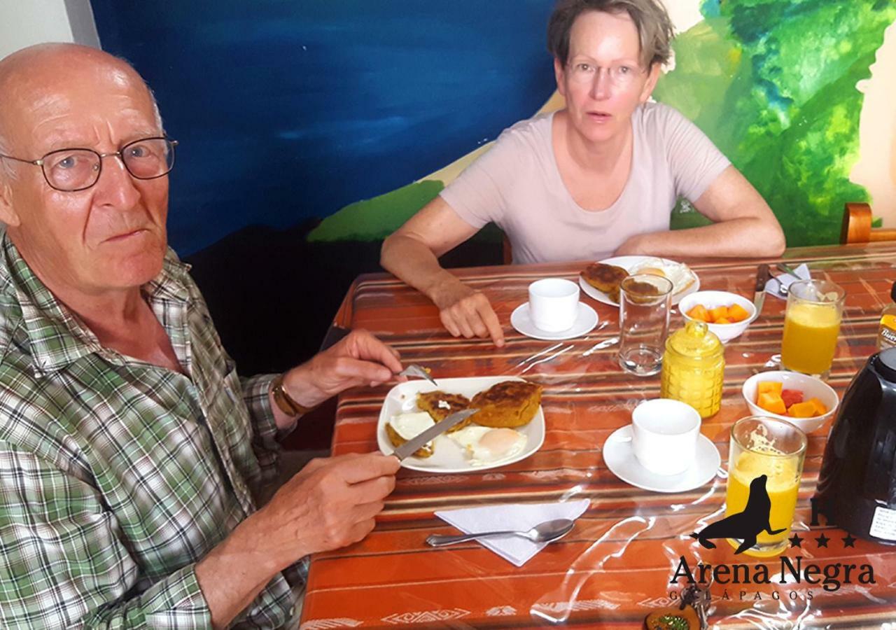 Hostal Arena Negra Puerto Ayora  Esterno foto