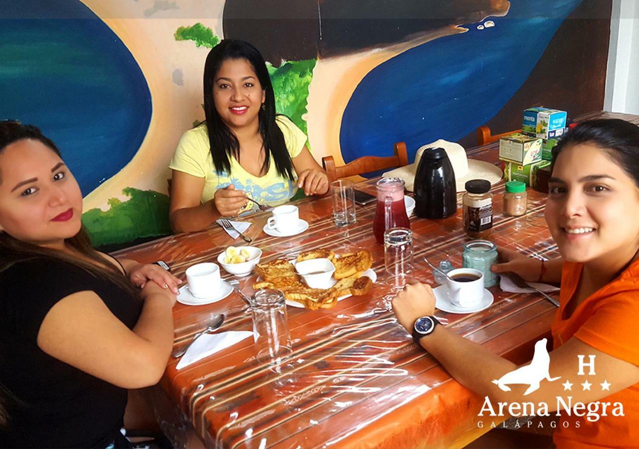 Hostal Arena Negra Puerto Ayora  Esterno foto