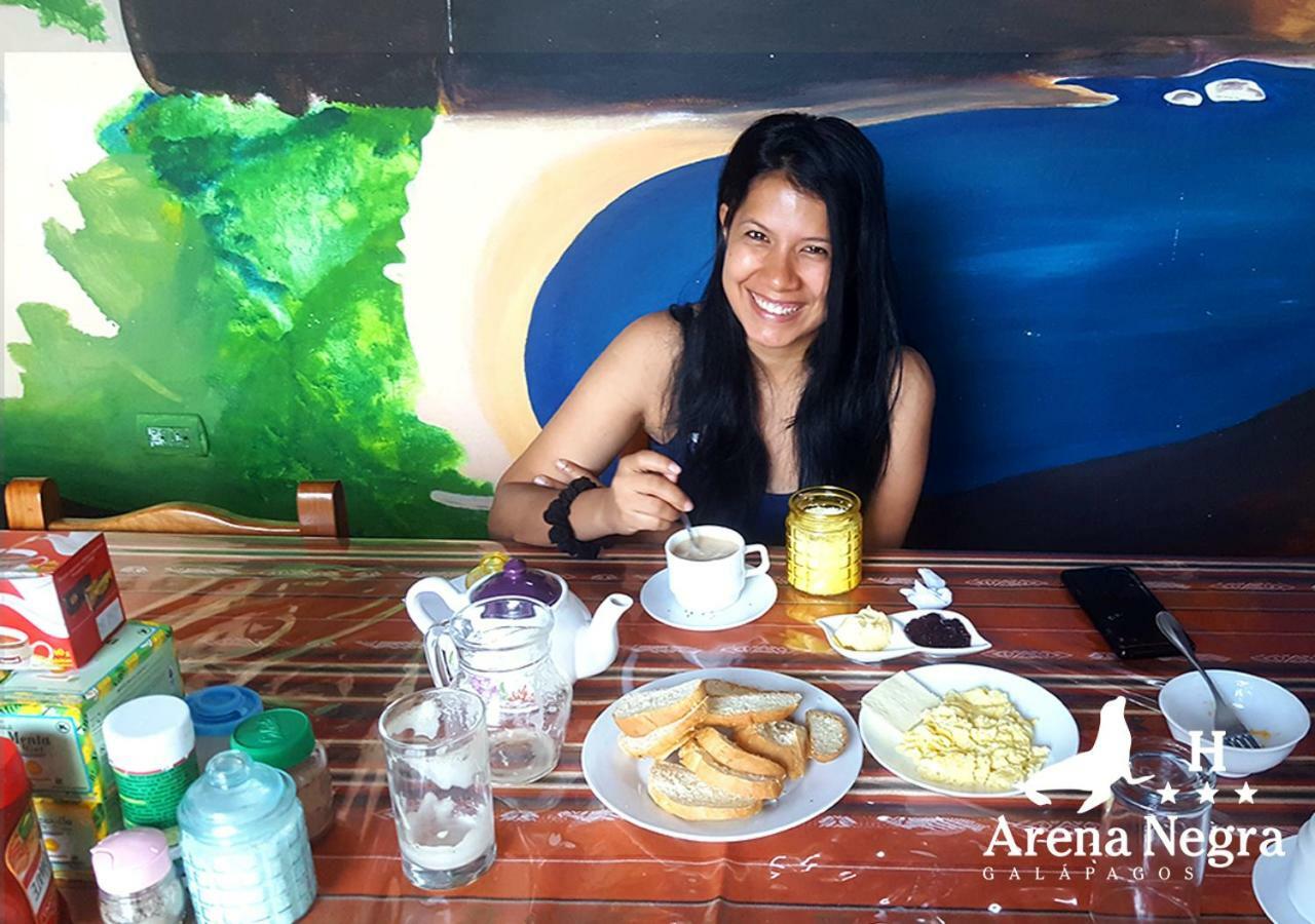 Hostal Arena Negra Puerto Ayora  Esterno foto