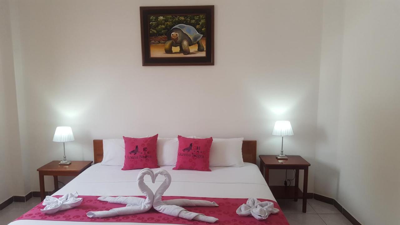 Hostal Arena Negra Puerto Ayora  Esterno foto
