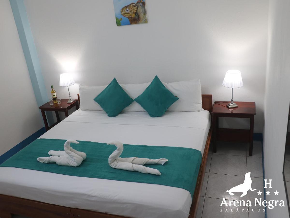 Hostal Arena Negra Puerto Ayora  Esterno foto